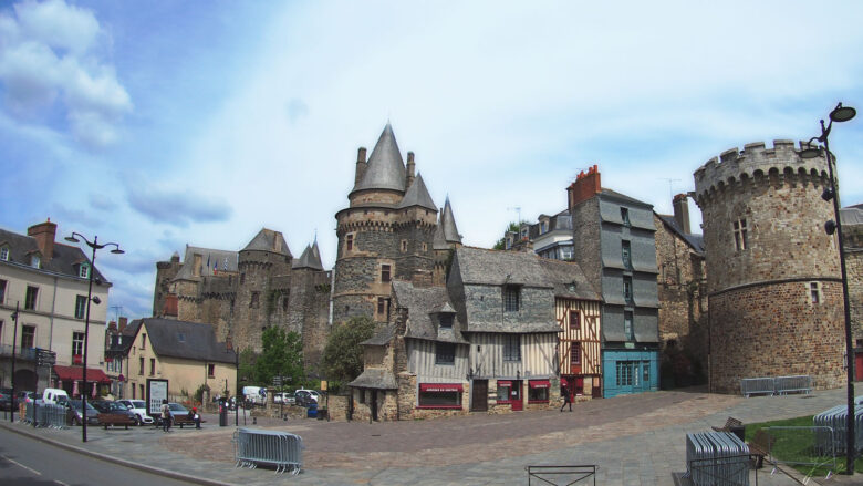 フランスブルターニュのお城のある田舎町をはしご フージェール ヴィトレ たびたび旅